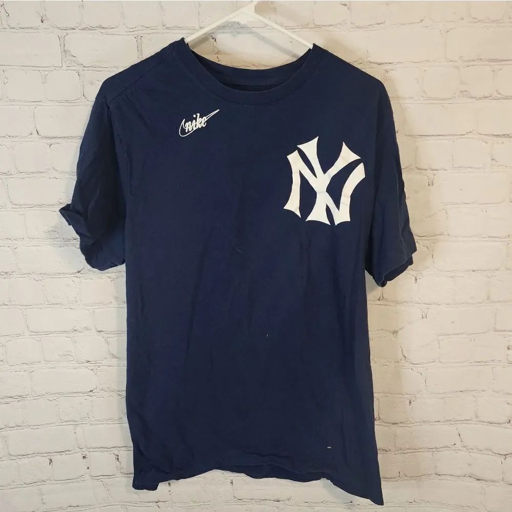 Men's Nike Navy Blue "Jeter" Yankees T-Shirt, size Large